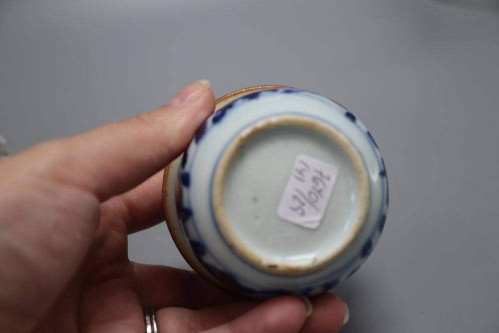 Two Chinese vases and a similar blue and white box and cover, tallest 16cm